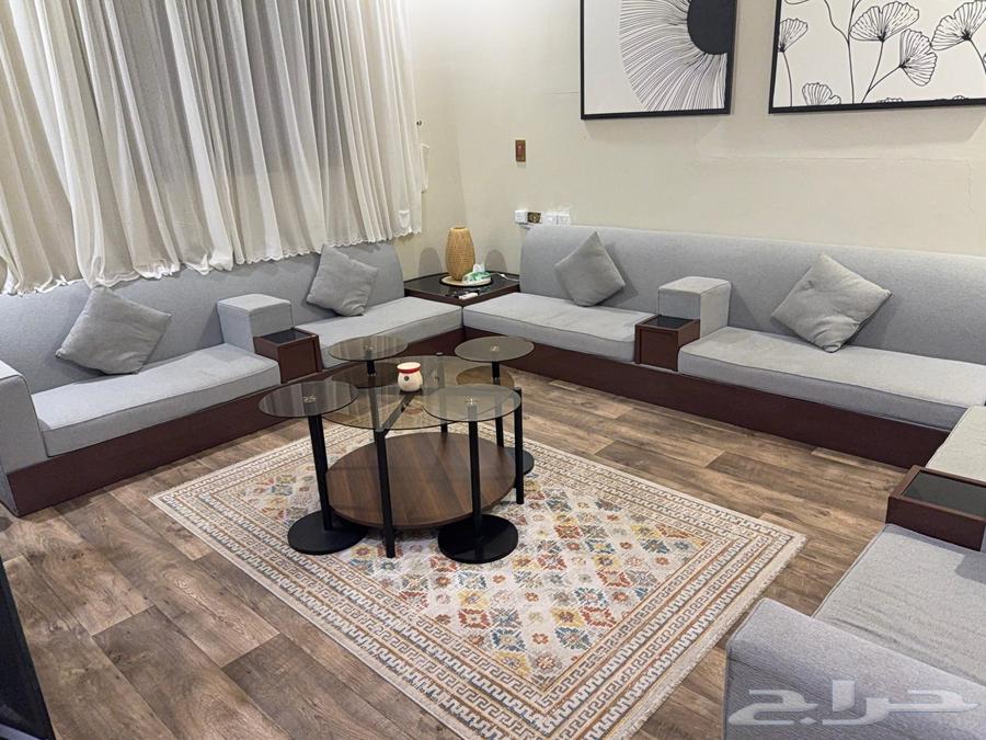 مجلس للبيع مع الطاولة64227858051074110