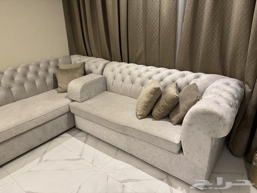 مجلس مكون من خمس قطع البيع للكنب فقط بدون الطاولة والستارة64229295568003114