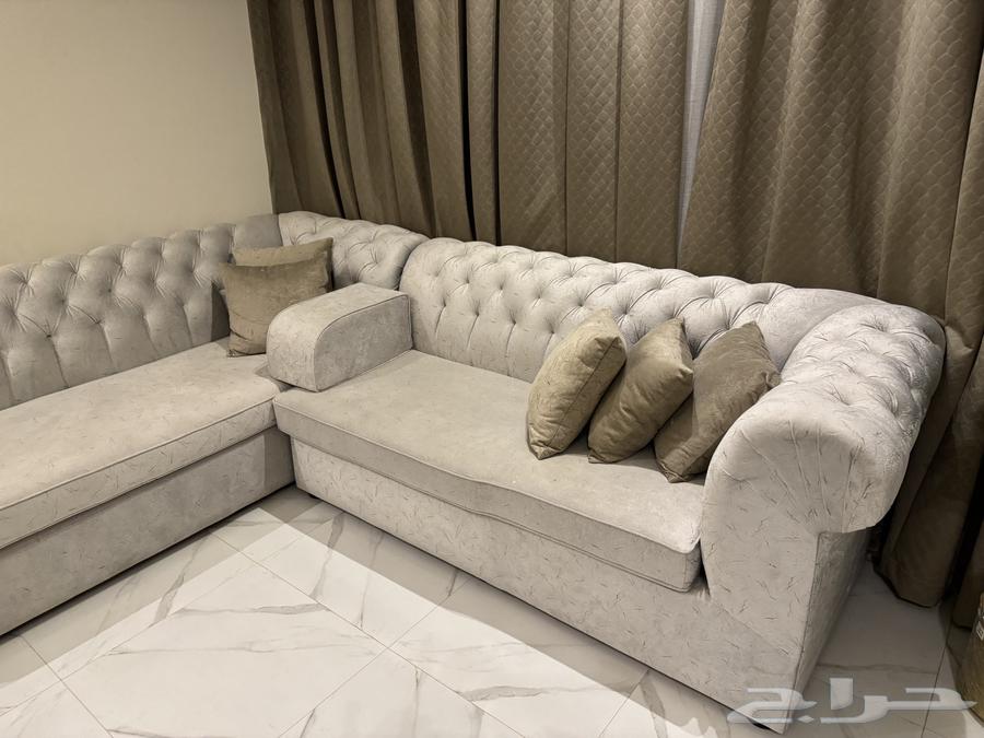 مجلس مكون من خمس قطع البيع للكنب فقط بدون الطاولة والستارة64229295568003113