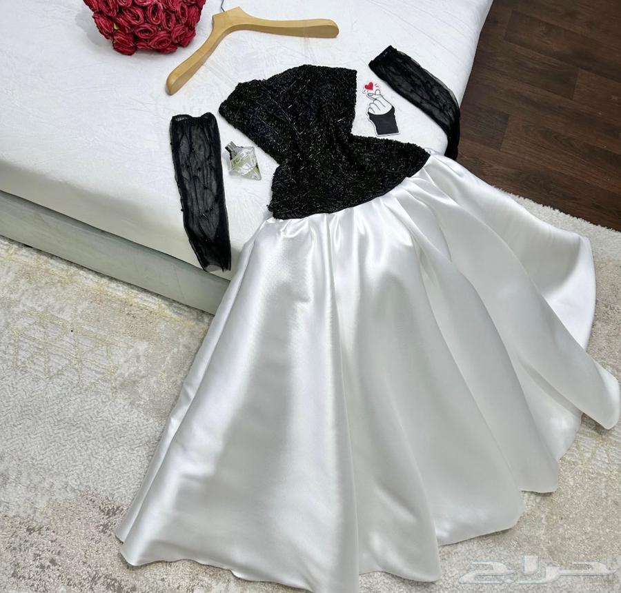 فستان ابيض بصدر كرستال اسود64231319129601110