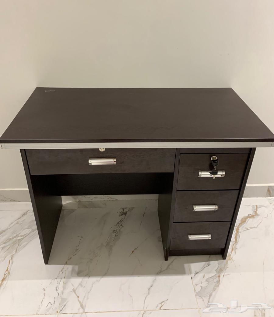 طاولة مكتبية جديدة ونظيفة وراقية64258721002883112