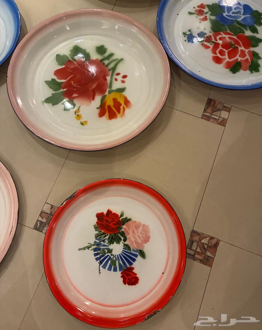 سروايس صحون قديمة جدا اكثر من 20 سنه 40 ريال64252023833985111