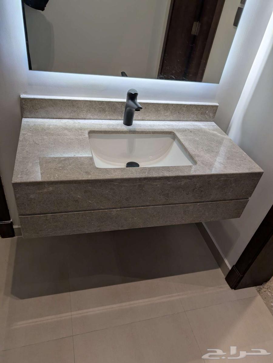 Marble sink and mirror64238855158530112