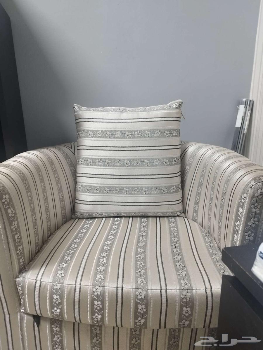 كنبات مفردة للبيع   طاولات  مستلزمات رياضيه64237286351874114