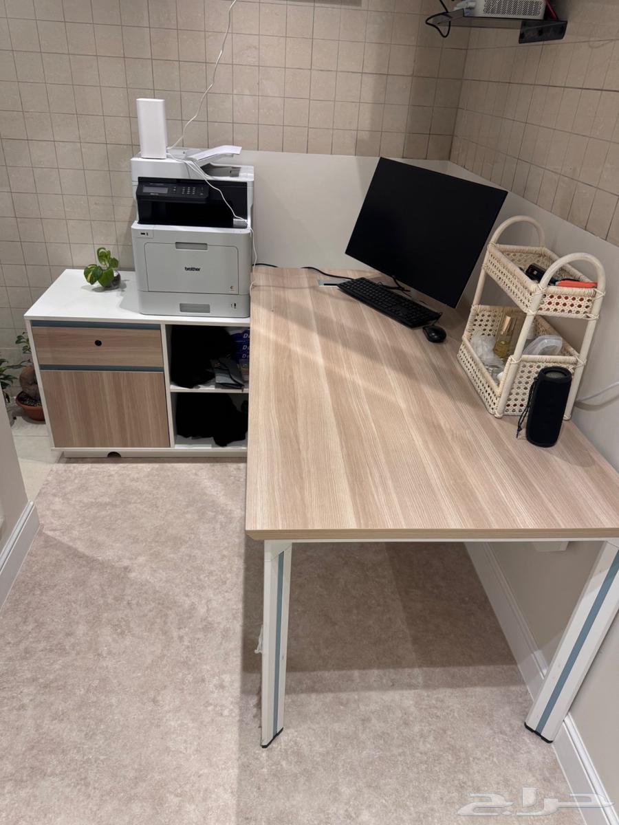 Office table and chairs64238381303553111