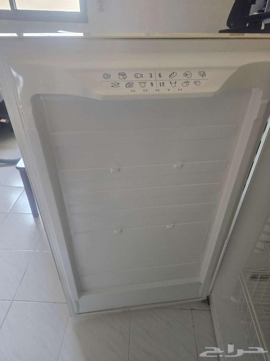 فريزر عمودي مع رفوف64242264075651110