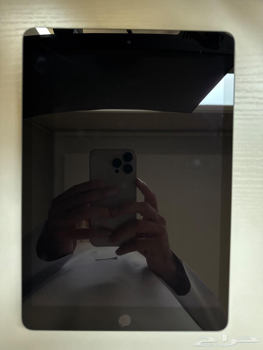 ايباد الجيل الثامن شبه جديد بدون اغرضه64245313365377111