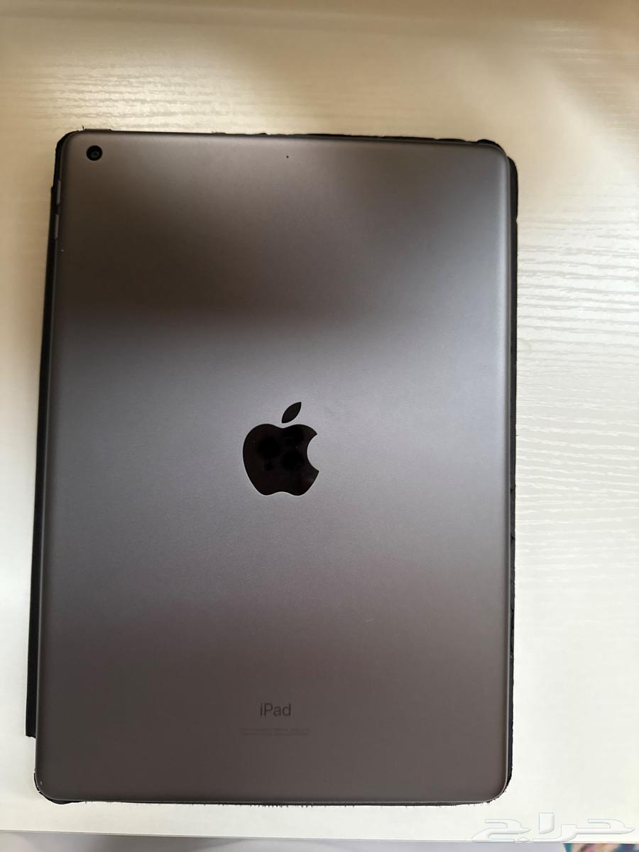 ايباد الجيل الثامن شبه جديد بدون اغرضه64245313365377110