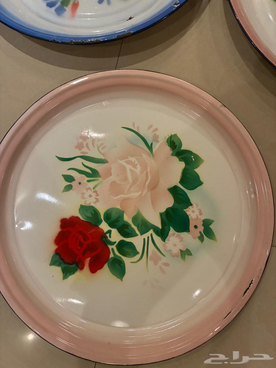 سروايس صحون قديمة جدا اكثر من 20 سنه 40 ريال64252023833985114