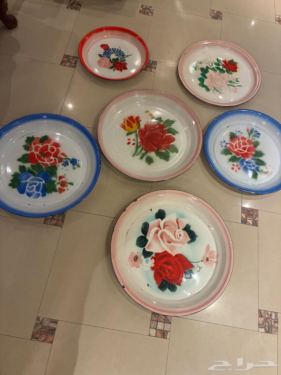 سروايس صحون قديمة جدا اكثر من 20 سنه 40 ريال64252023833985110