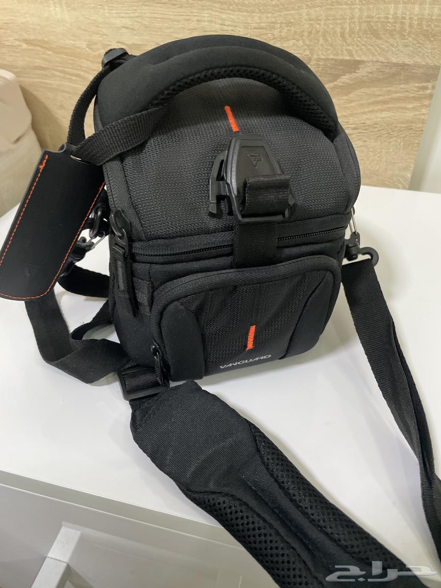 Reflector, tripod, and regular camera bag63699622640129110