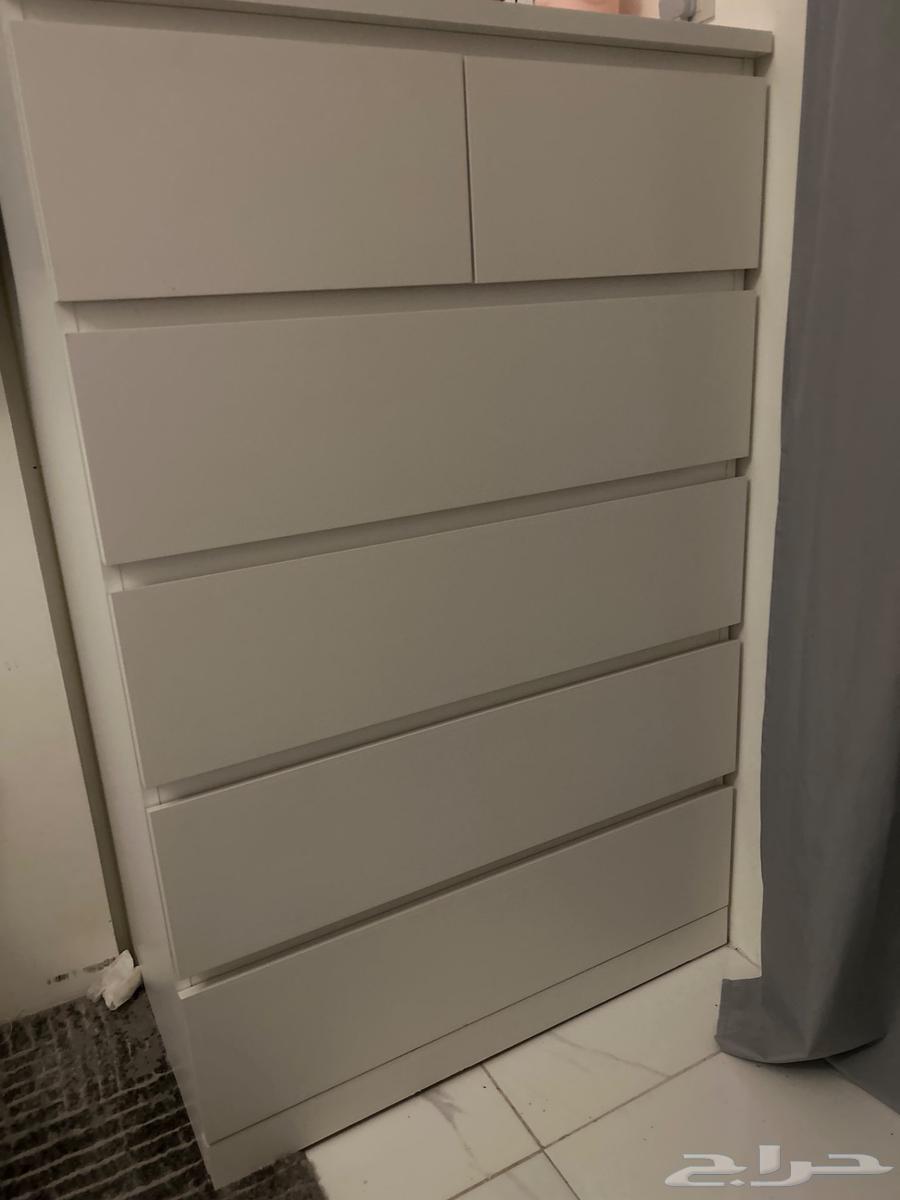 طاولة من ايكيا استعمال خفيف ونظيف ب 400 اخر شي64253730182915110