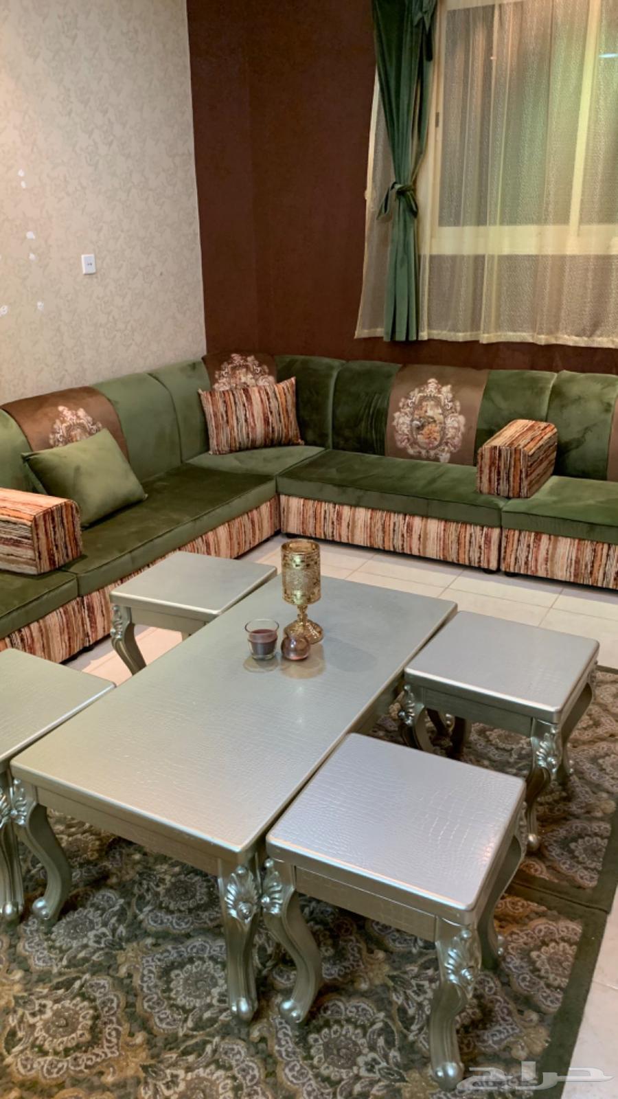 Clean sofa for sale with its tables and covers64252811773697111