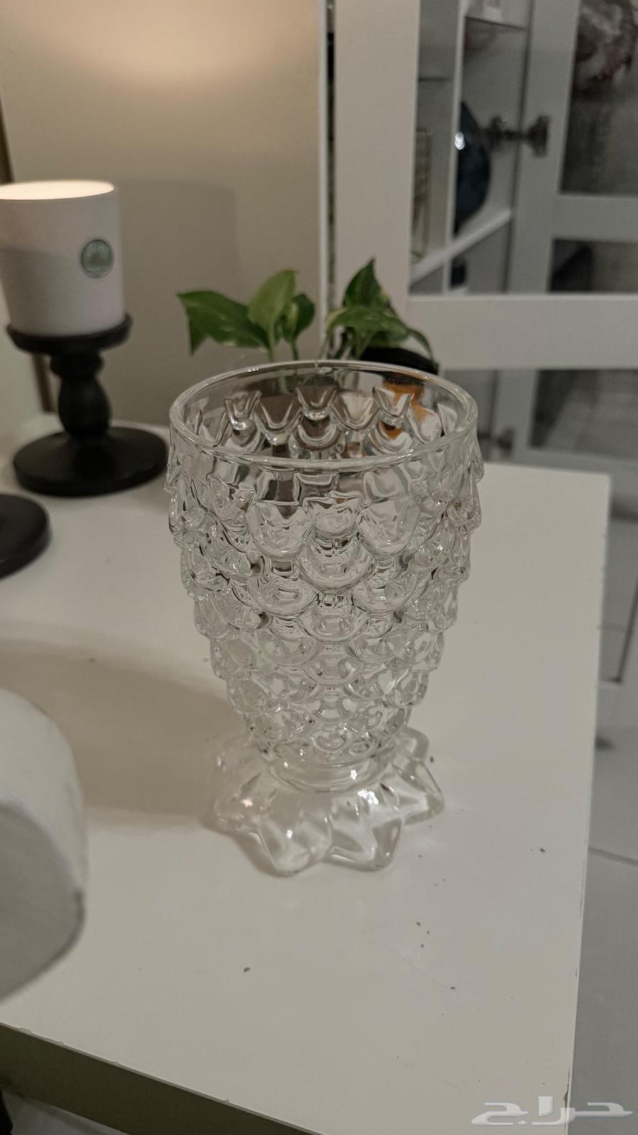 Elegant glass vase in the shape of a dragonfly tail64234454524675112
