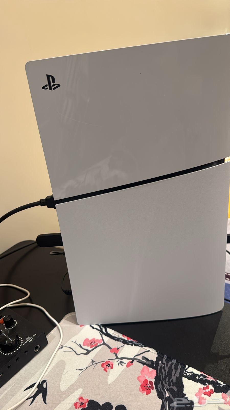 For sale: Sony, screen, table, and chair64256924848897110