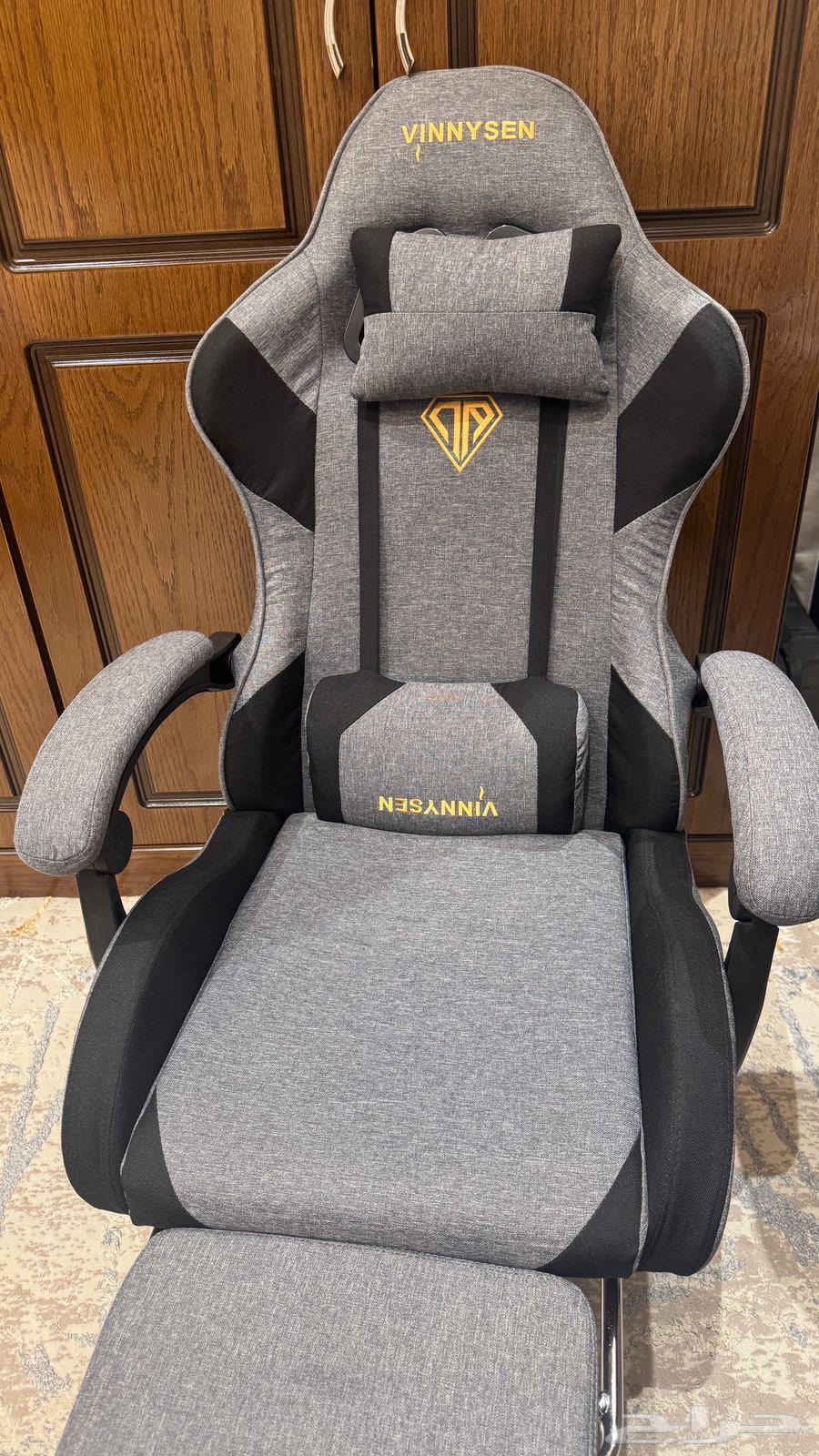 For sale: Sony, screen, table, and chair64256924848897113