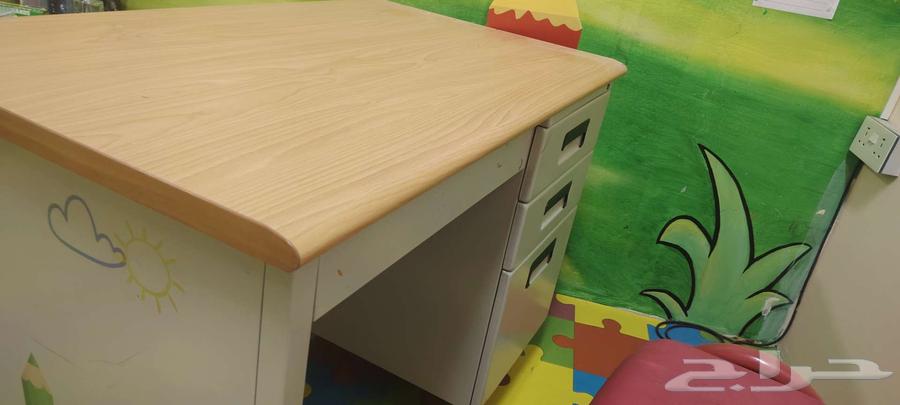 BenQ projector and desk table64257586775170114