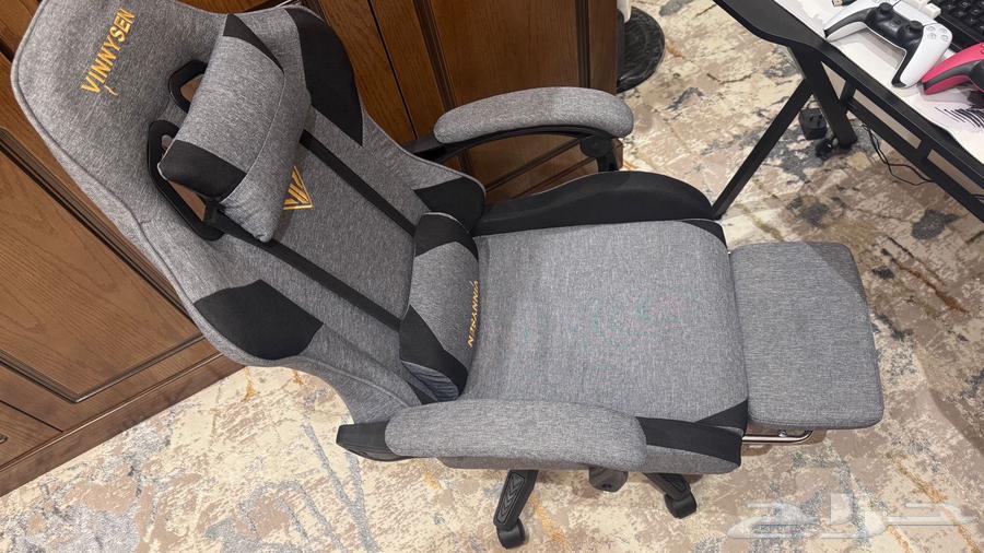 For sale: Sony, screen, table, and chair64256924848897112