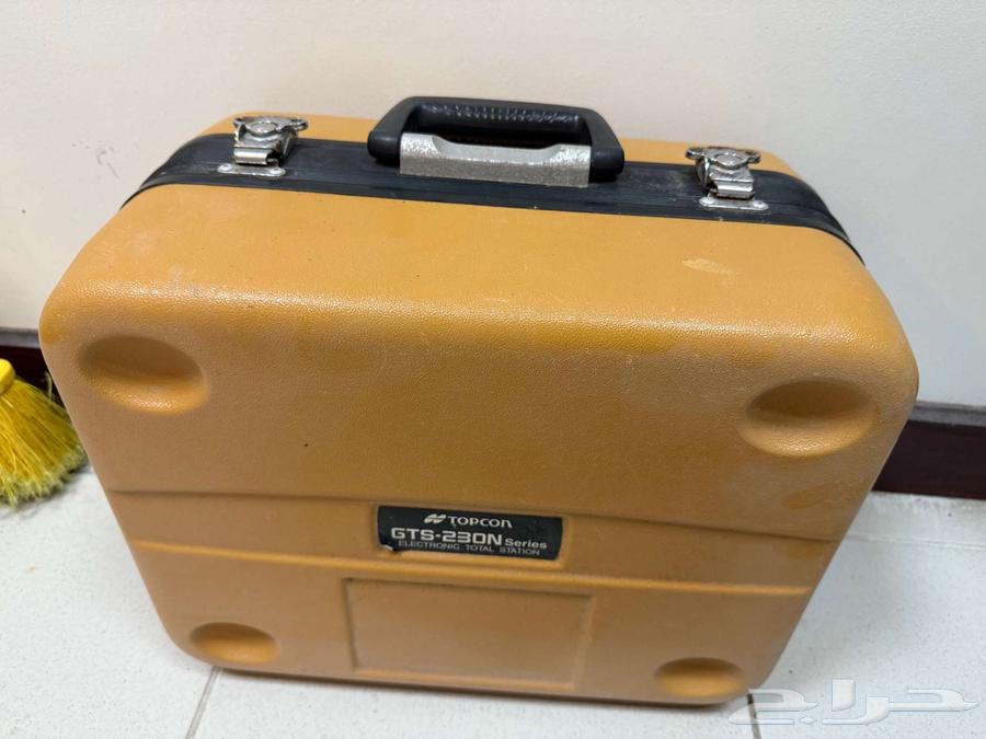 TOPCON Total Station Surveying Device64243704840706110