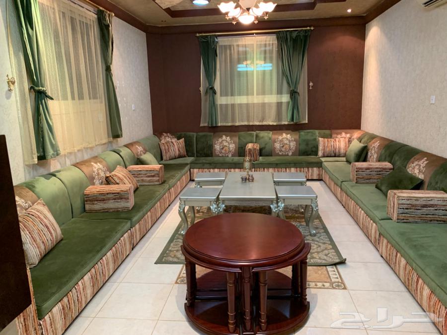 Clean sofa for sale with its tables and covers64252811773697110
