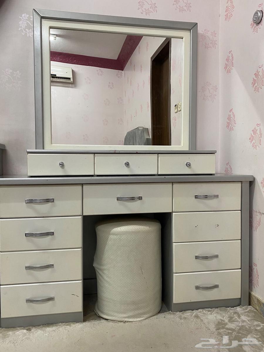 Double bed, dressing table, chest of drawers and wardrobe64266685248770112