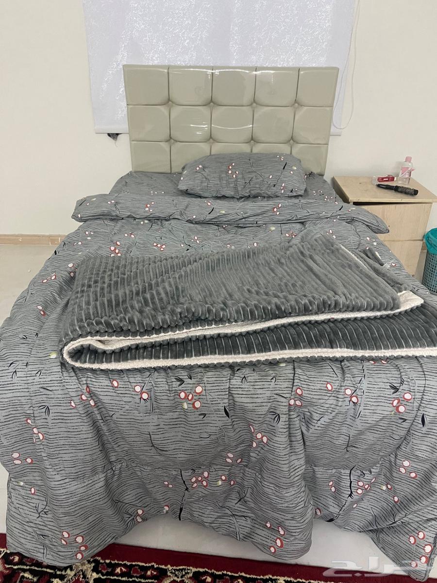 سرير نفر ونص و ثلاجة صغيره64266854702851112