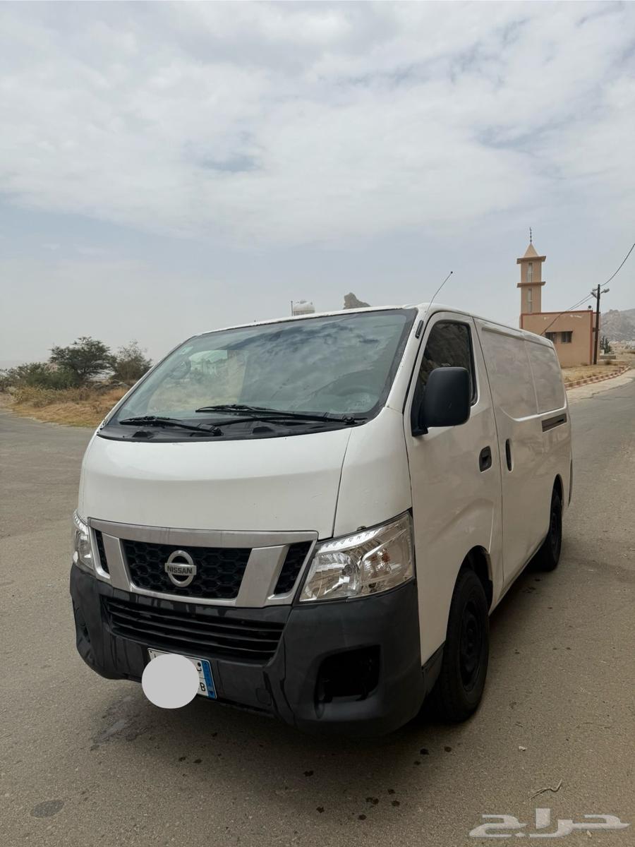 باص نيسان اورفان بضاعه بنزين 2016 نظيف64423609471747111