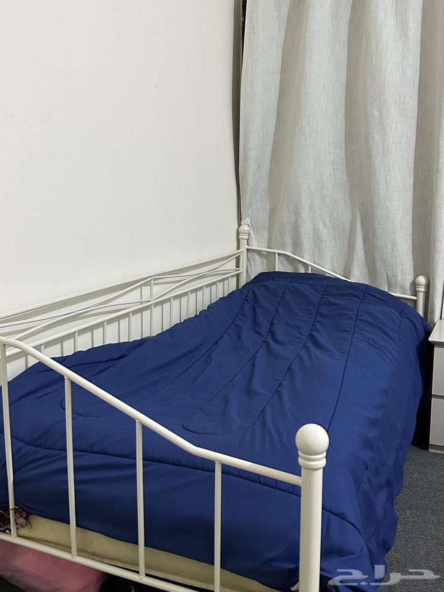 Shelf with mirror and two beds used64275134022145112