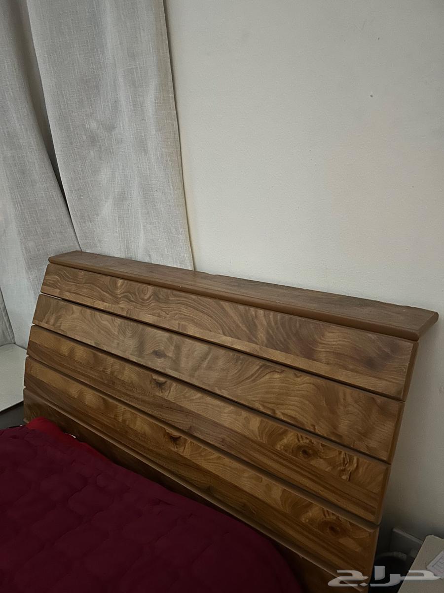 Shelf with mirror and two beds used64275134022145114