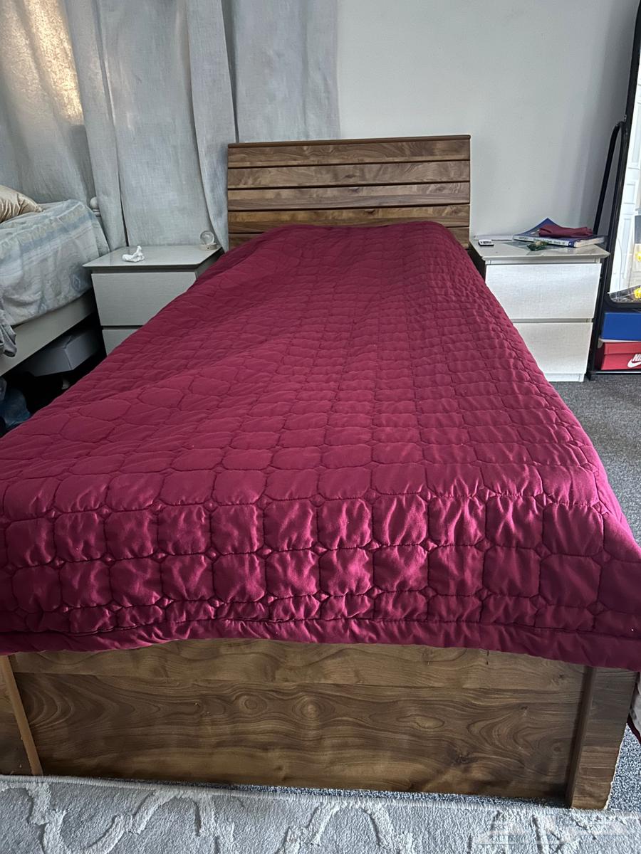 Shelf with mirror and two beds used64275134022145113