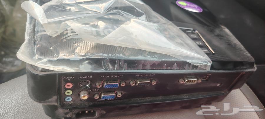 BenQ projector and desk table64257586775170113