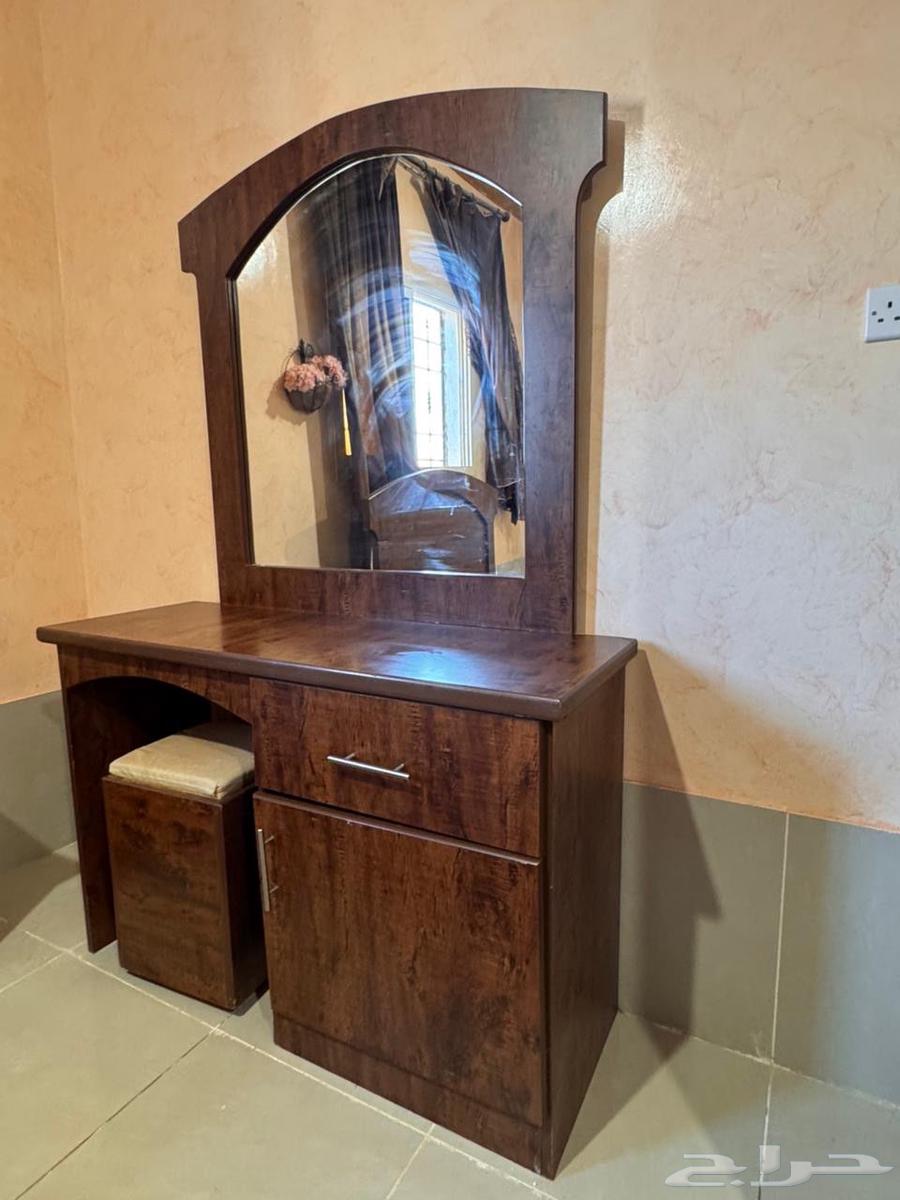 غرفة نوم كاملة للبيع(خشب اصلي)64407684882305112