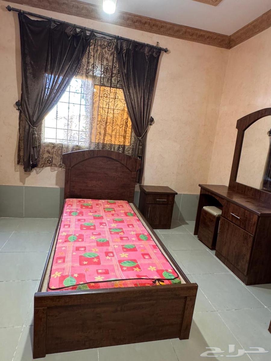 غرفة نوم كاملة للبيع(خشب اصلي)64407684882305111