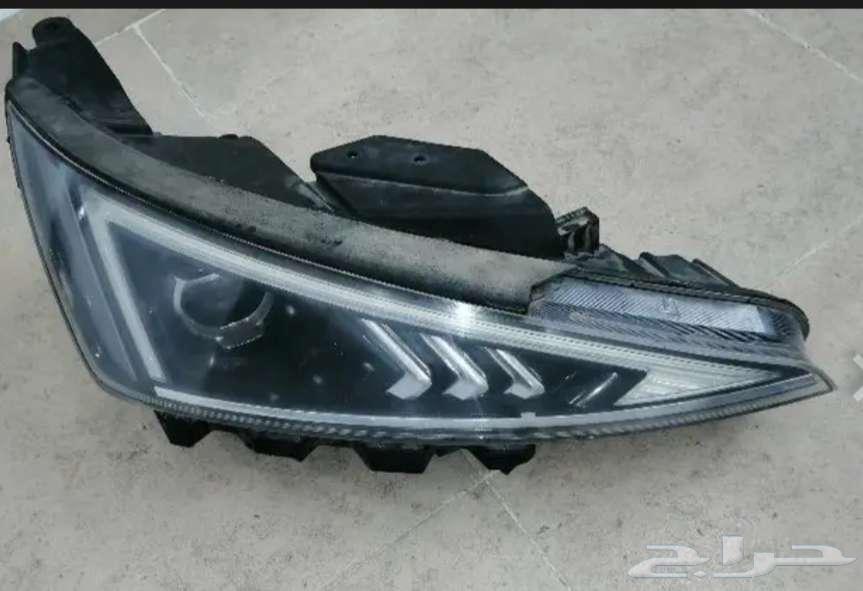 Hyundai Elantra Right Side Headlight 202064441800802561110
