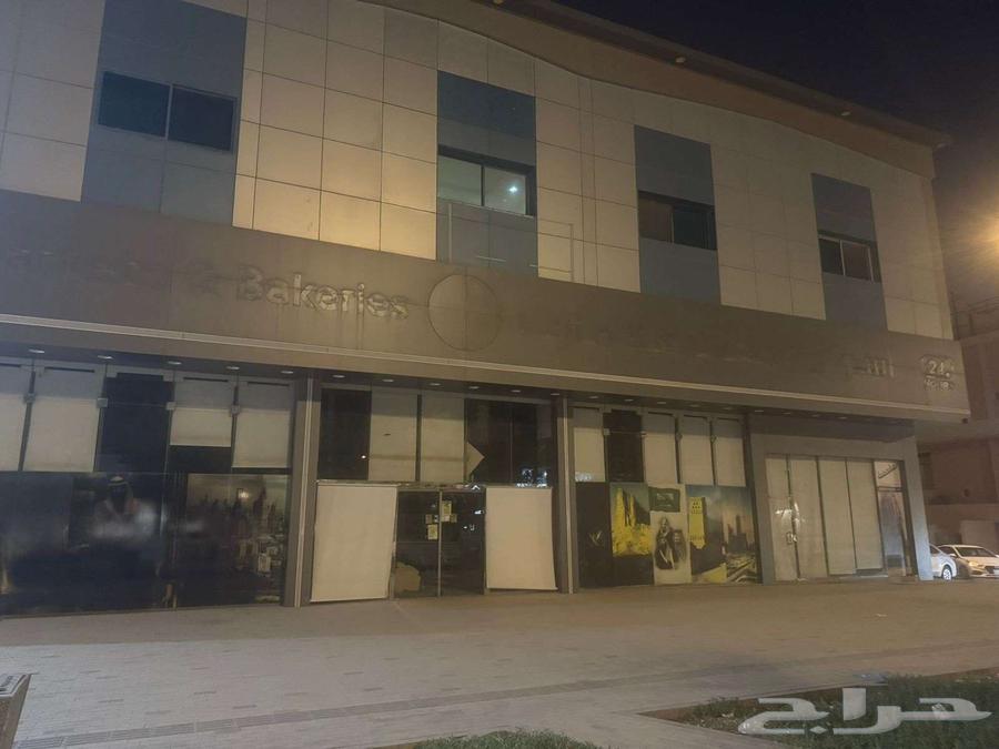 Commercial showrooms for rent on Prince Mohammed bin Saud Road next to the Boulevard63613614588803111
