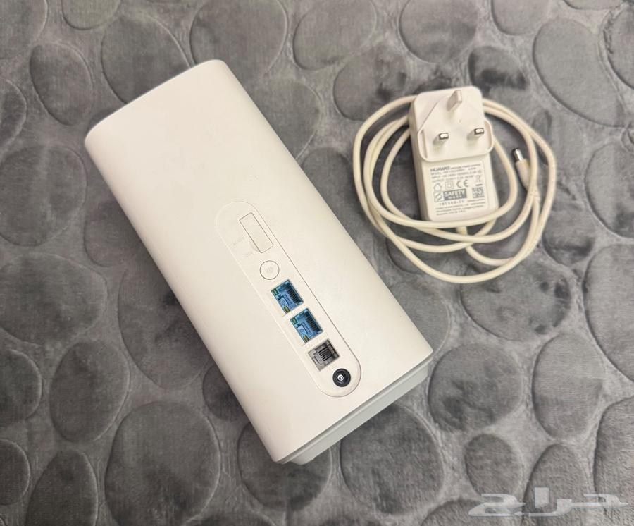 Huawei 5G Router Unlocked for All Networks, Very Clean64309280485506111