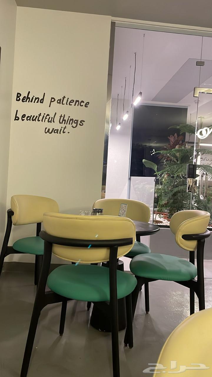 Cafe tables and chairs64250766239361111