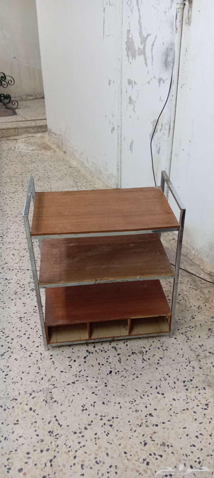 طاولة تلفزيون قديمة للبيع64323199481601112