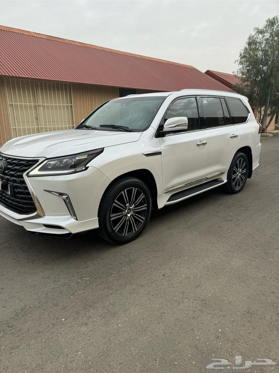 لكزس مخزن شبه جديد أعلى فئة أبيض 2021 ممشى 29 ألف64461911421570112