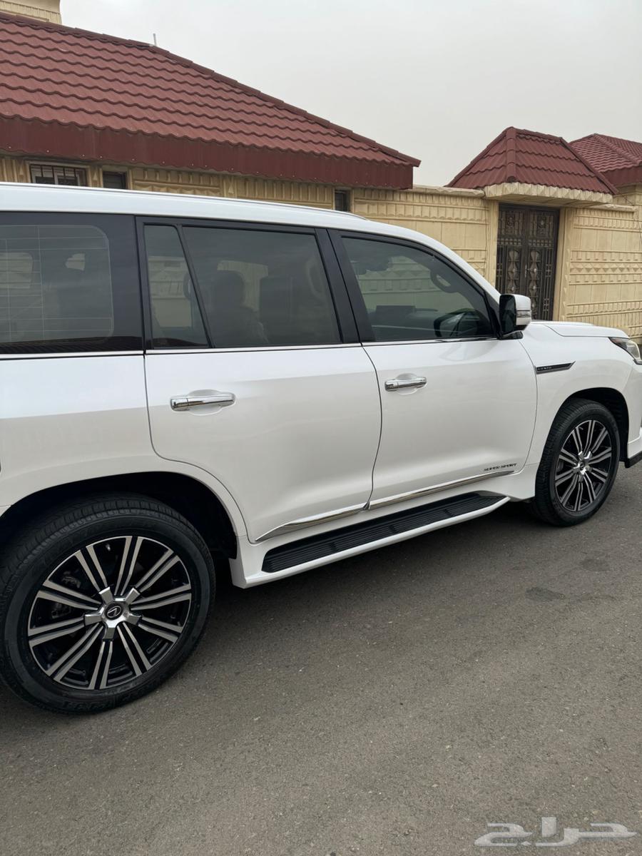 لكزس مخزن شبه جديد أعلى فئة أبيض 2021 ممشى 29 ألف64461911421570111