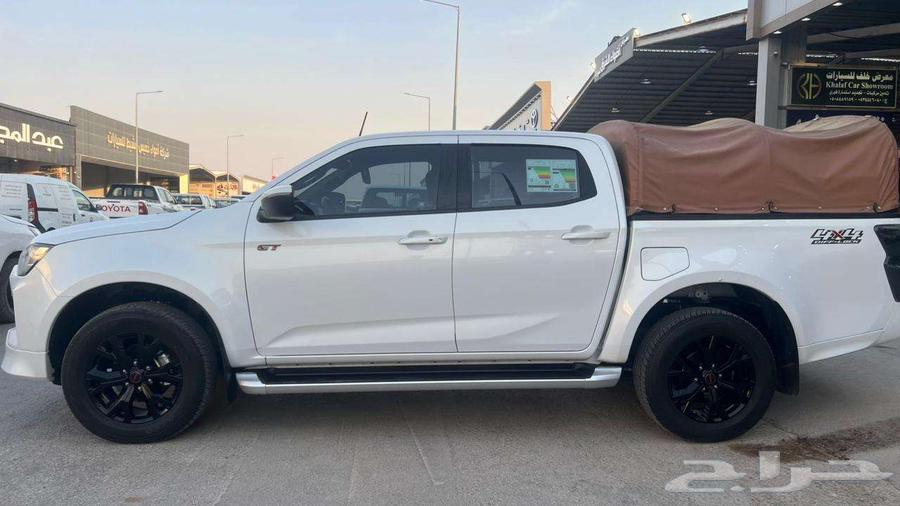 ايسوزو دي ماكس موديل 2023- معرض خلف للسيارات64454509312513114