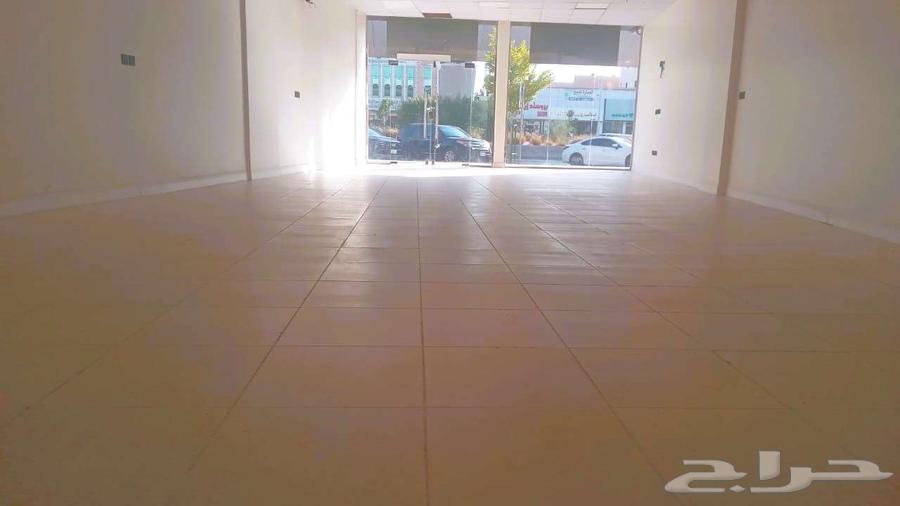 محل معرض للايجار بشرق الرياض موقع إستثنائي قريب من القطار63613621299971111
