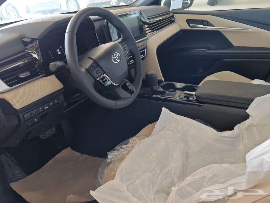 كامري E Plus بلس هايبرد 2025 اسود 117900 شامل الضريبة64454110010243114