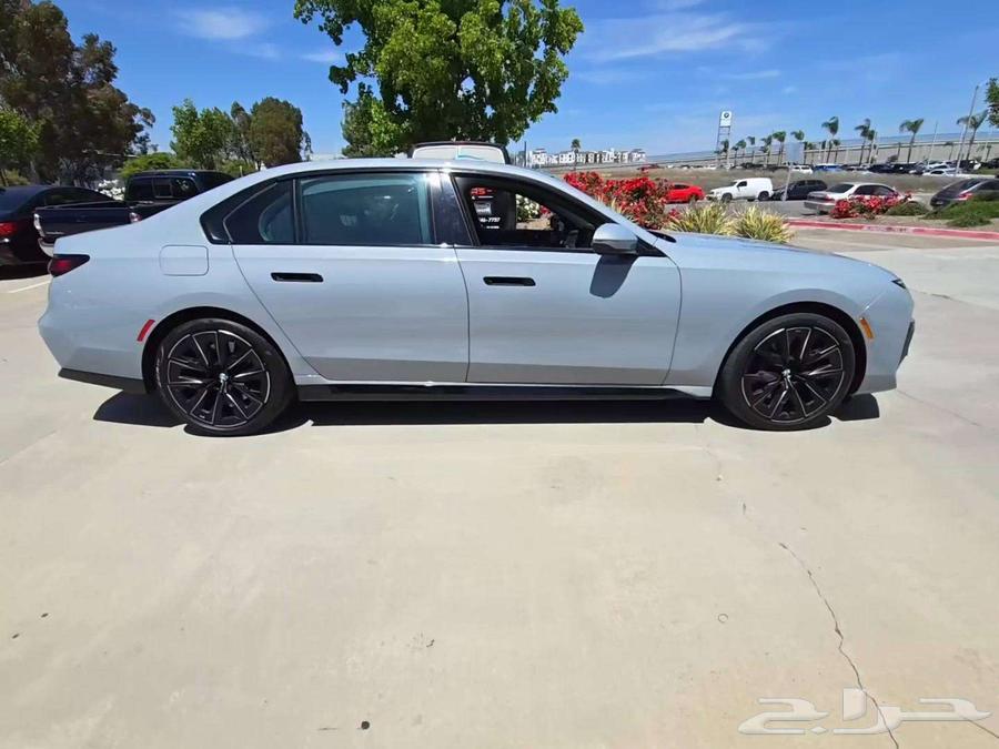BMW 7 Series 740i 2023 Model63618059498755112