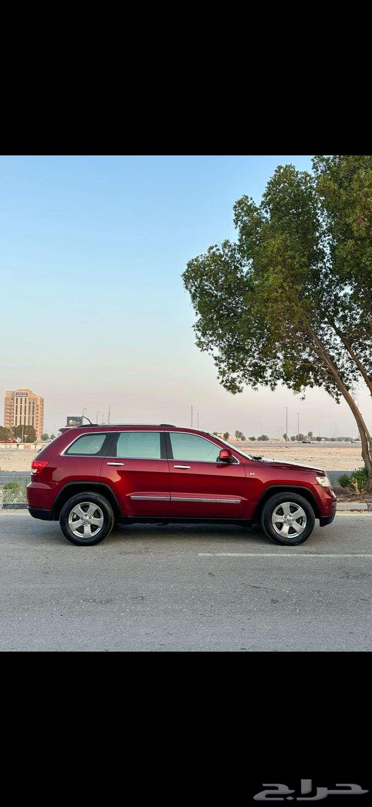 للبيع جيب جراند شروكي 2013 هيمي64480358767746114