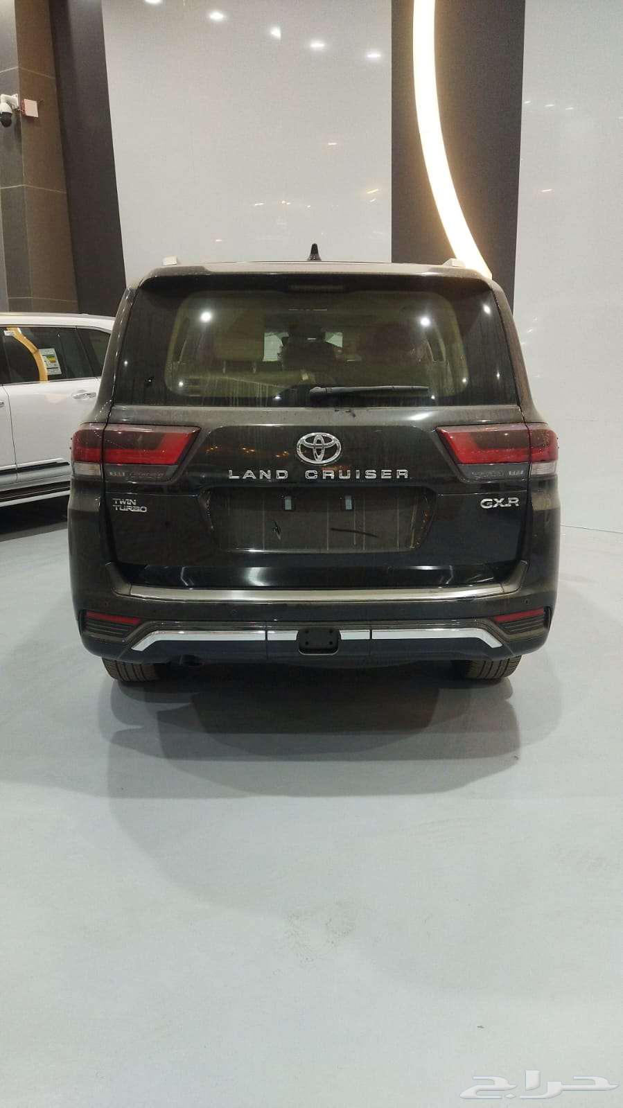 تويوتا لاندكروزرGXR L4 2025بنزين باقل سعرللكاش والاقصاد64490330896641112