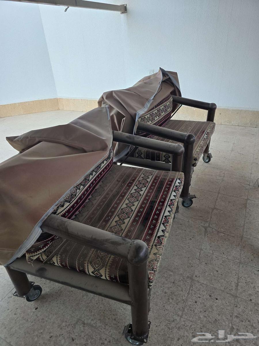 Iron set with cushions and covers64343748884483111