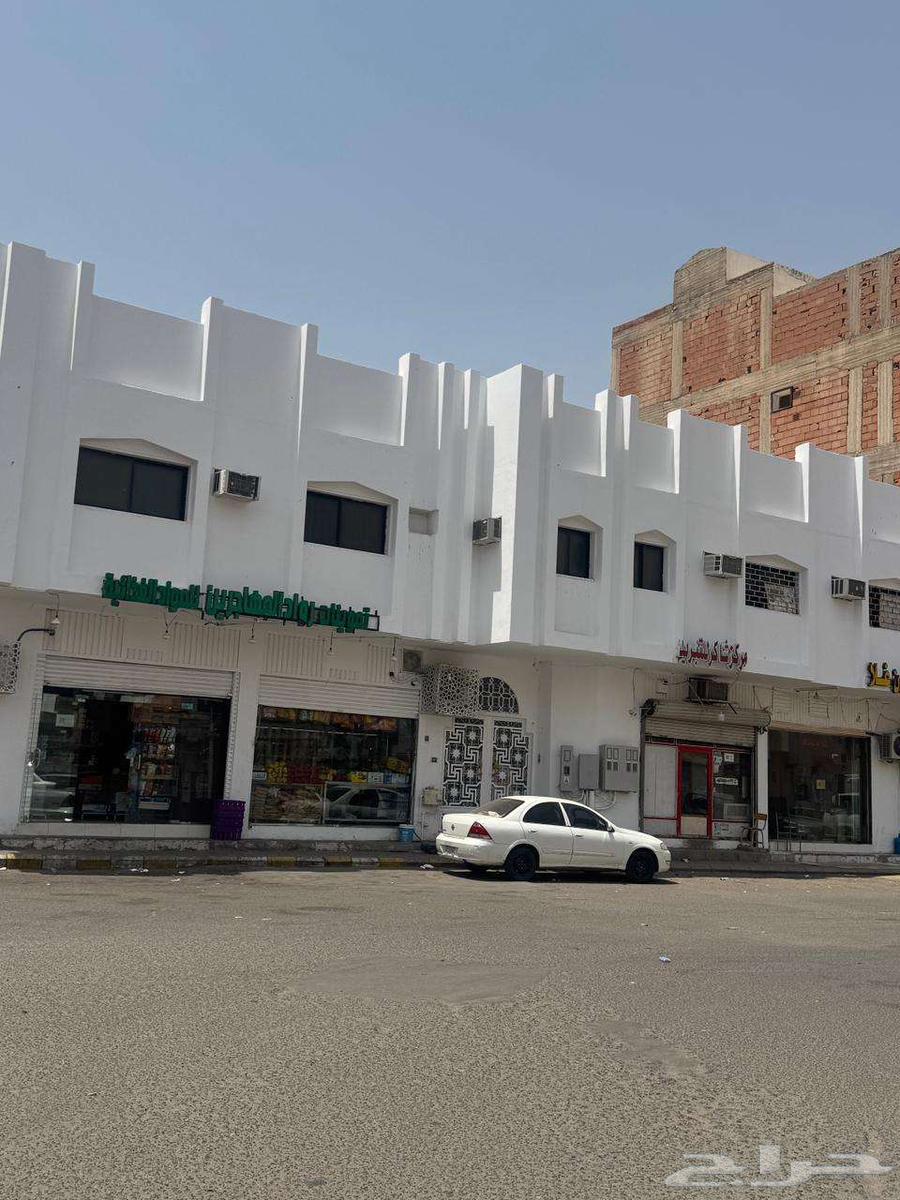 For sale commercial building on three streets, one million and 350 thousand net63613852123265112