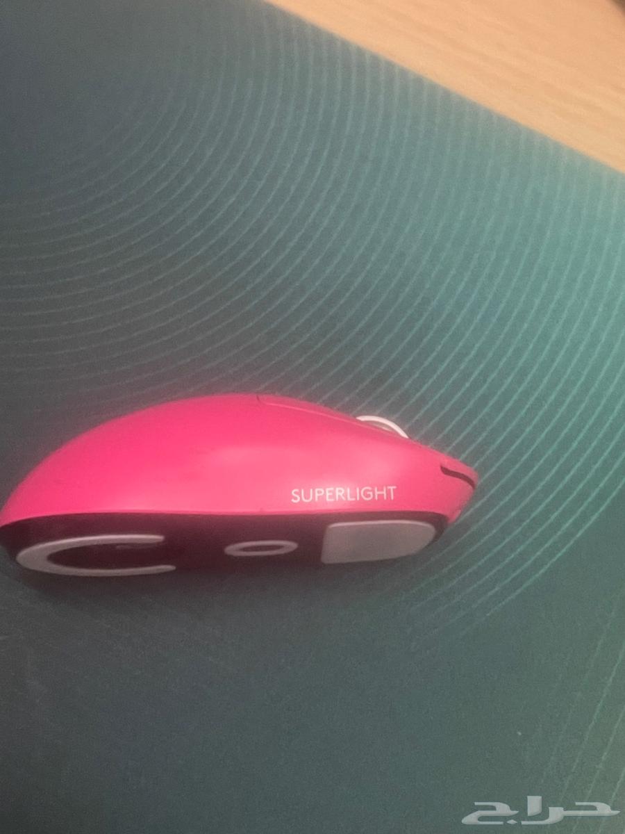 Logitech Superlight Mouse and BenQ 144 Screen64348187784449114