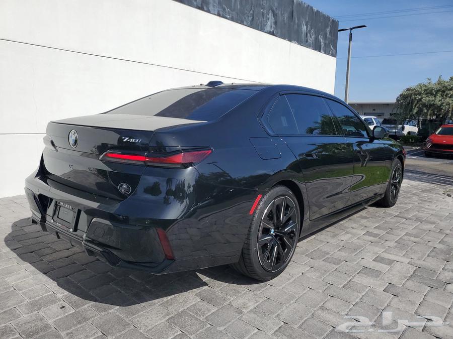 بي ام الفئة السابعة 740i 2024 بشاشات خلفية وسعر مغري64489516952321112